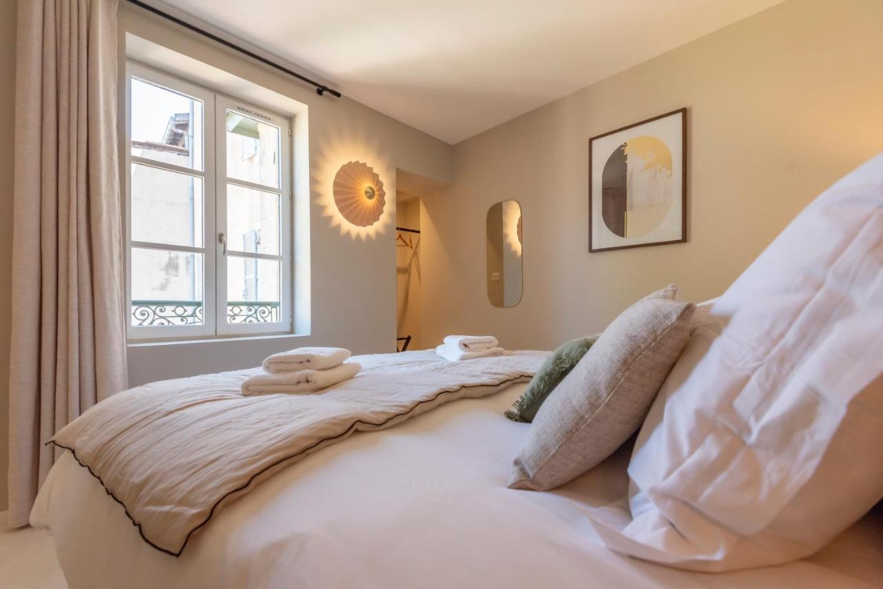 Le Cosy Chic . Proche Gare . Centre-Ville Macon . Neuf . Climatisation . Design . Wifi . 외부 사진